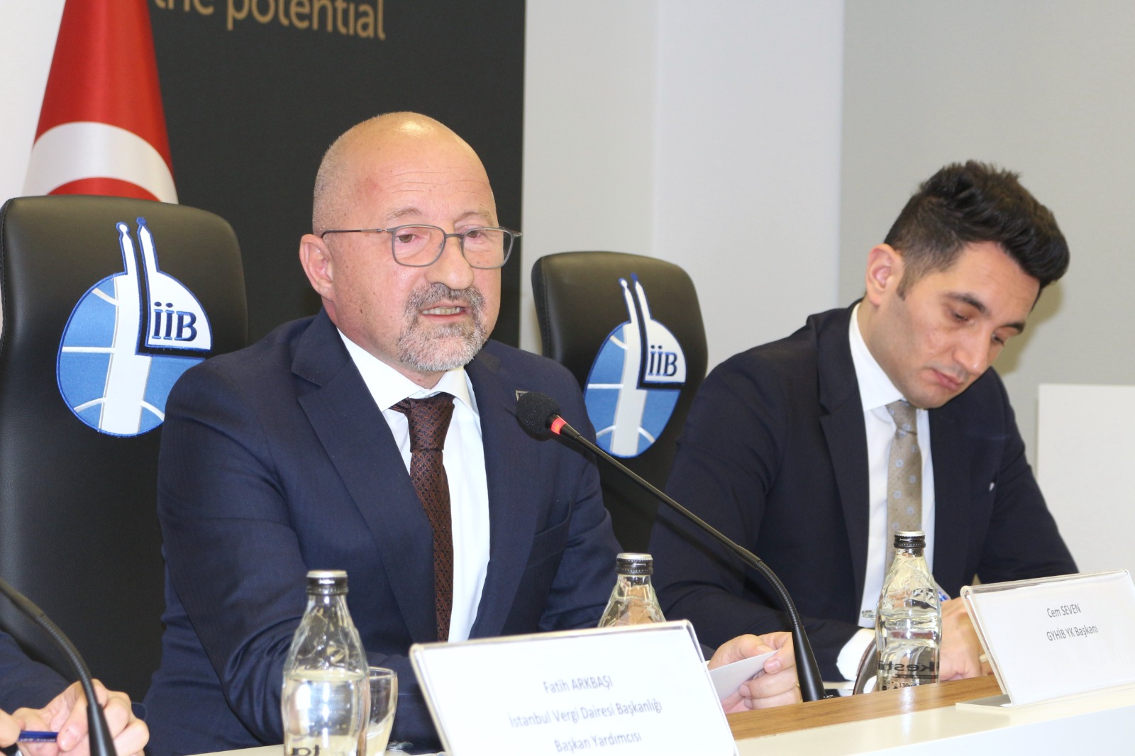 Sektör ihracatçılarının KDV muafiyetleri ve işlemleri ile ilgili yaşamakta olduğu sorunların çözümü için yapılan görüşmelere devam ediliyor